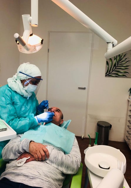 behandeling-corona-virus-arabische-tandarts